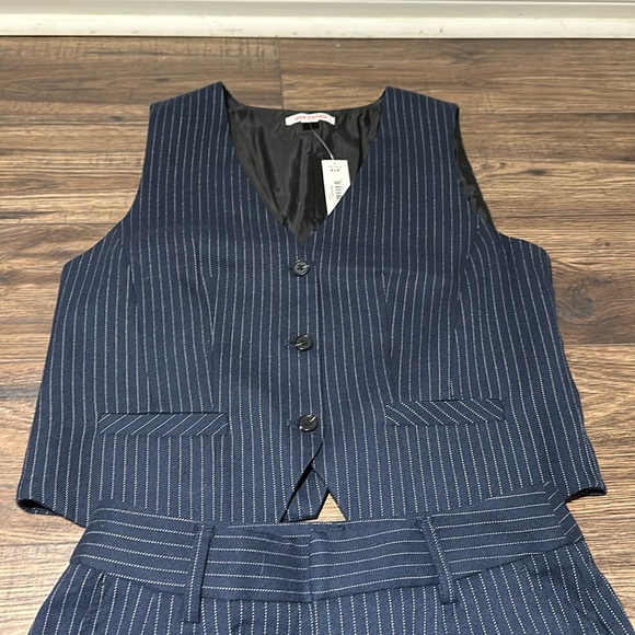 Joe Fresh Two piece set - Picture 2 of 4